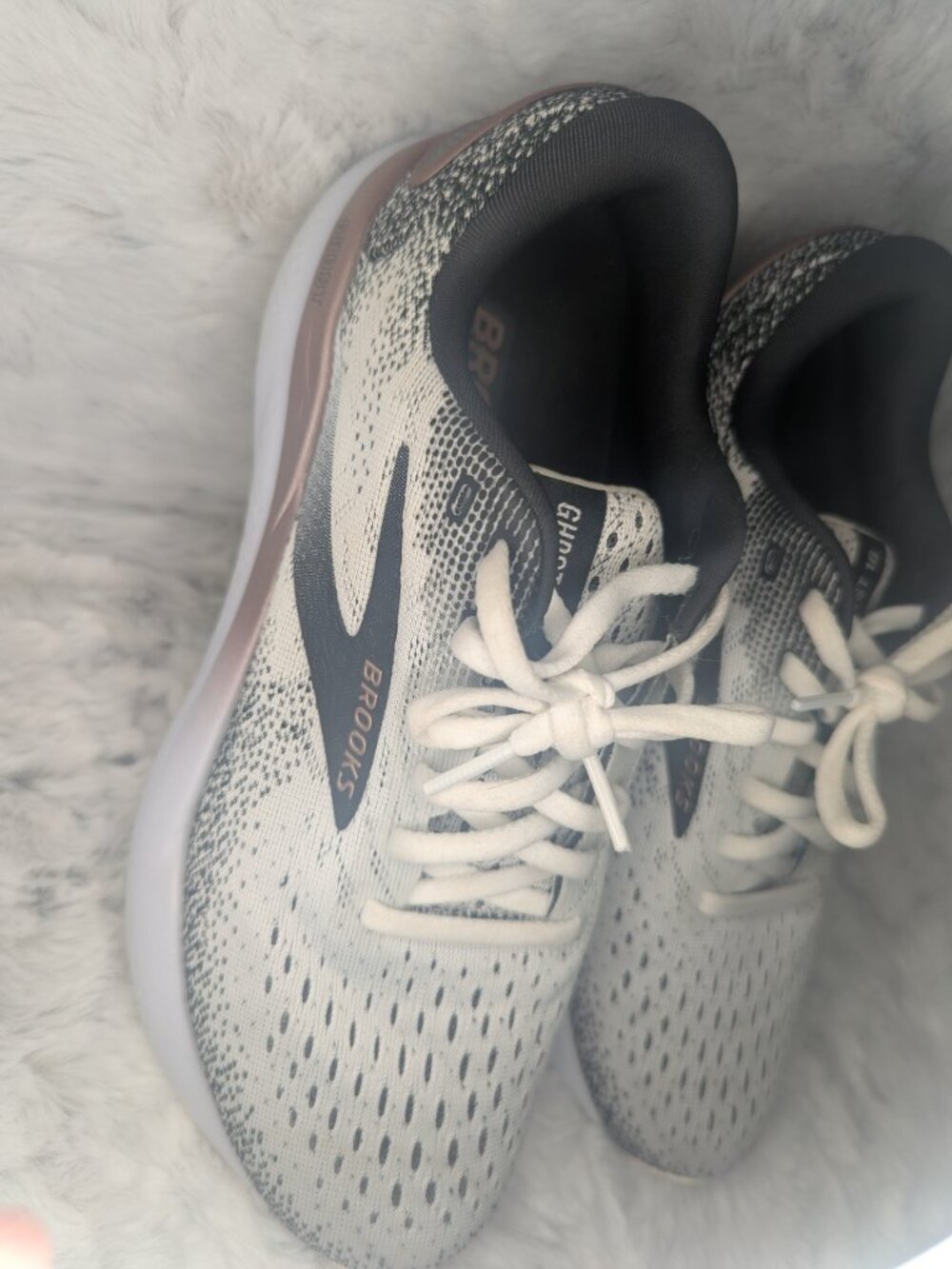 Brooks Ghost 16 Women's Size 8 White Gray Running Shoes EUC - Picture 11 of 16